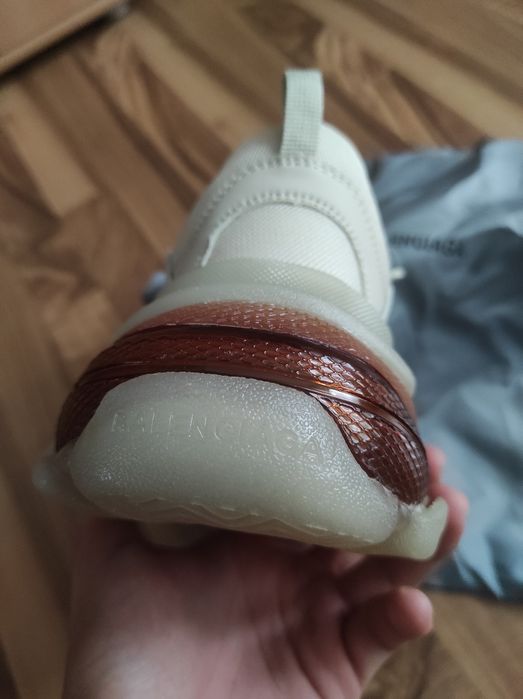 Balenciaga triple s capucino