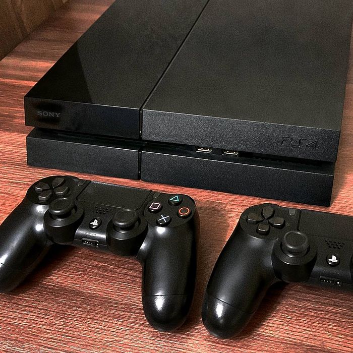 Продам PlayStation 4 Fat