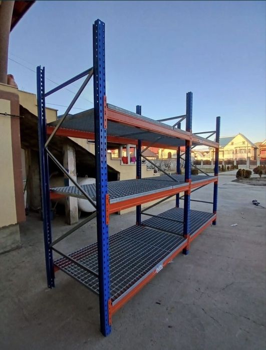 rafturi metalice ideale pentru depozitare