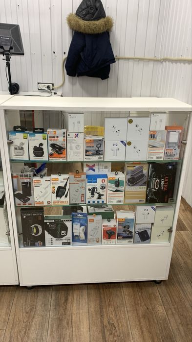 Дайын бизнес сотовый аксессуар сатылады 6 витрина 300чехол 20коплект