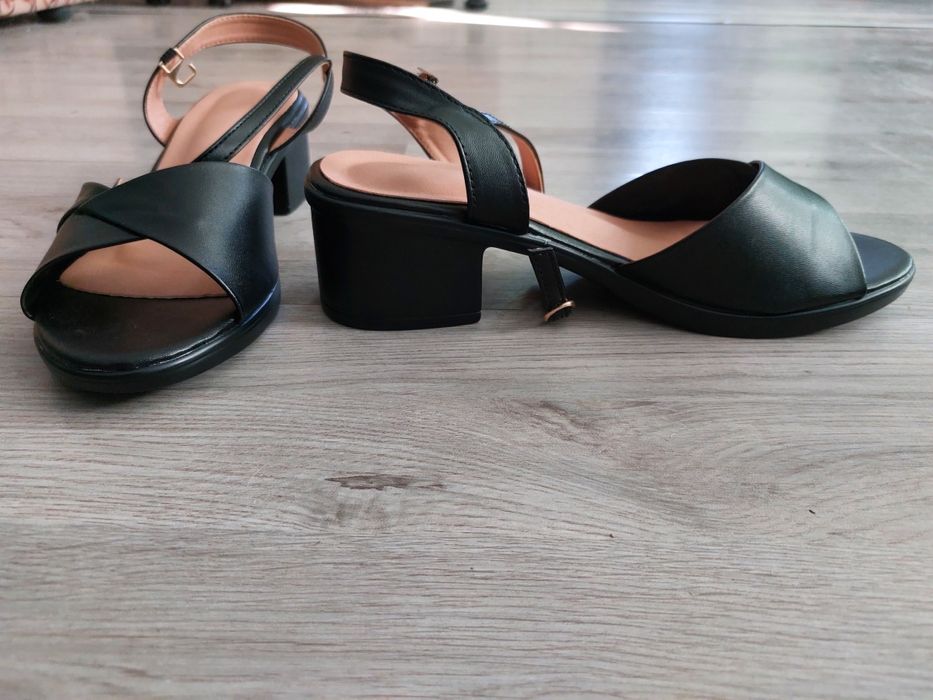 Елегантни сандали