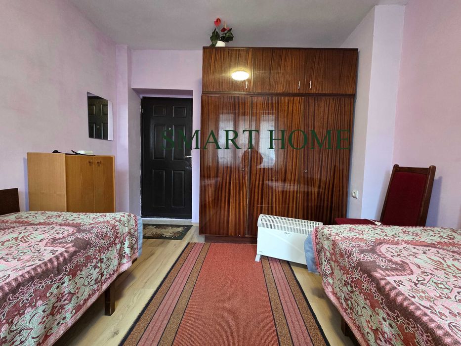 Партерна гарсониера до Езикова гимназия!