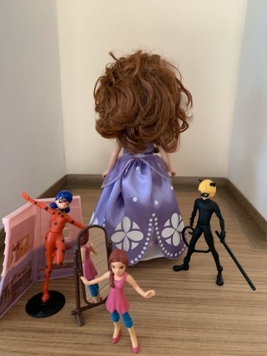 Vând păpuși superbe(Sofia)cu licența .