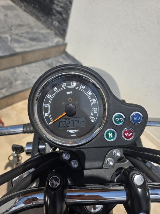 Triumph Bonneville T100