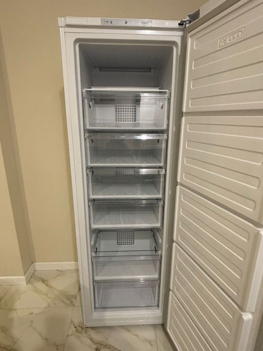 Продам морозильник BEKO