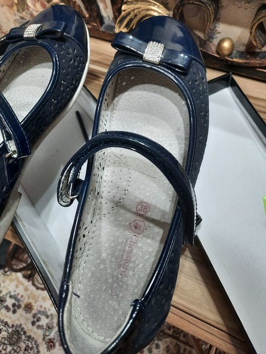 Школьные сандали. Продам.