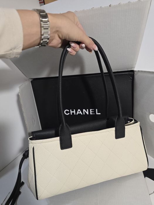 Черно-бяла Чанта Chanel 26 S Baguette bag