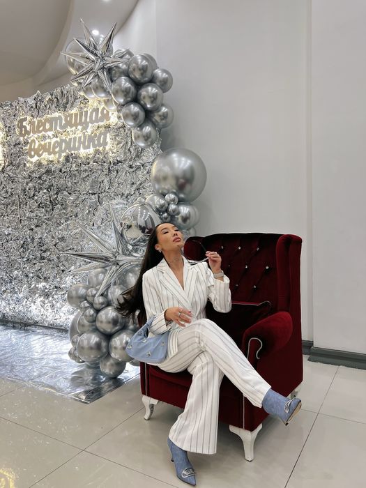 Костюм-двойка в стразах