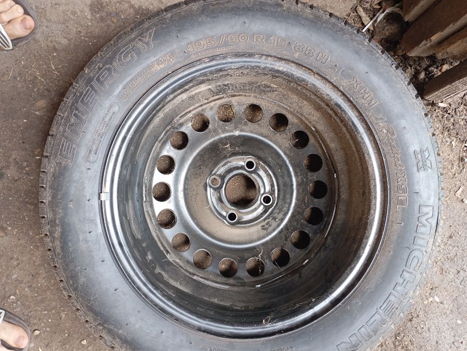 Cauciucuri 4 vara,2 iarna și 1 rezerva iarna