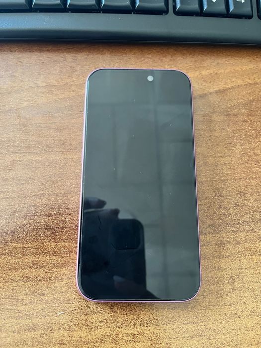 iphone 16 pink като нов