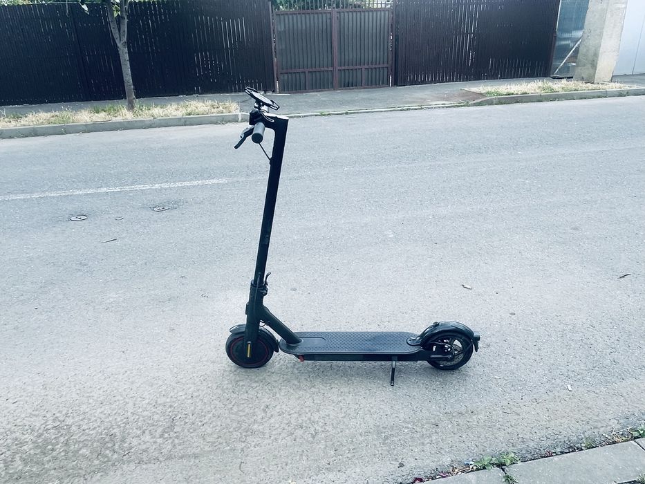 Vand urgent trotineta xiomi este impecabila