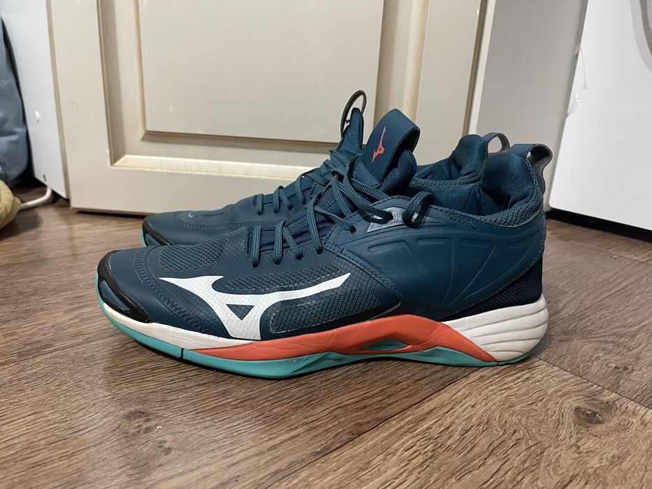 Продам кросовки мизуно