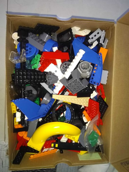 Кутия с оригинални LEGO части