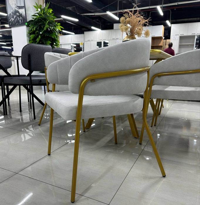 Стол и стулья по акции