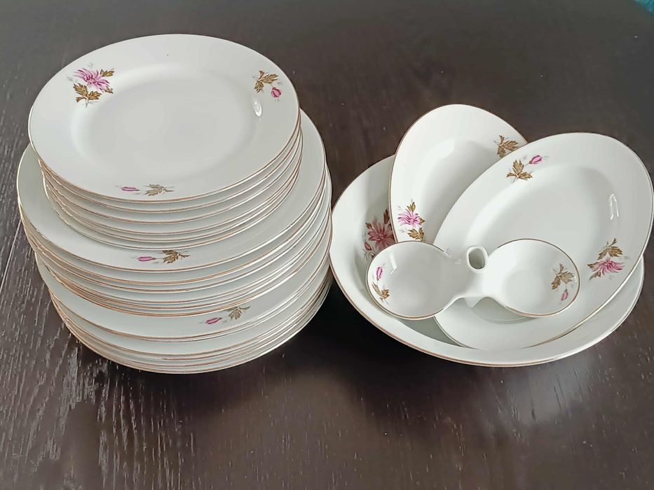 Продавам нов сервиз за хранене