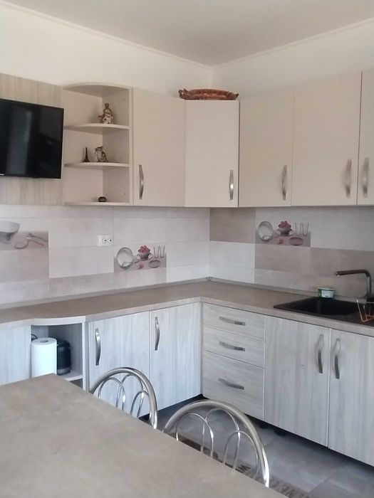 Apartament 4 camere, cu mansarda, 2 garaje, 190 mp, Platou Prundu