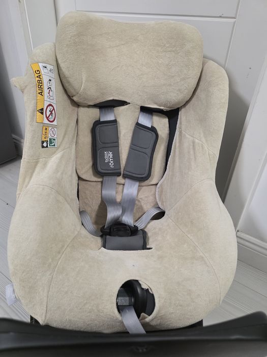 Scaun auto cu Isofix Britax Romer Dualfix M i-Size, Rotativ, 61-105 cm