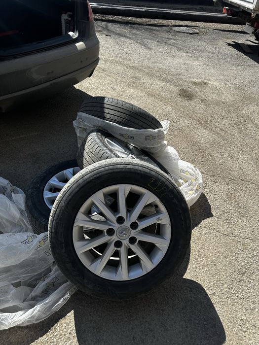 Продаёться шины с дисками в хорошом состояние