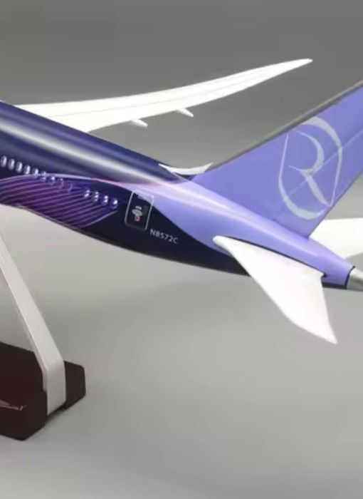 47 CM, senzationala macheta business de avion Boeing 787 Dreamliner Riyadh Air