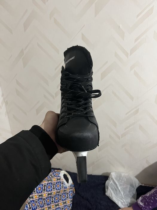 Продам коньки хоккейные