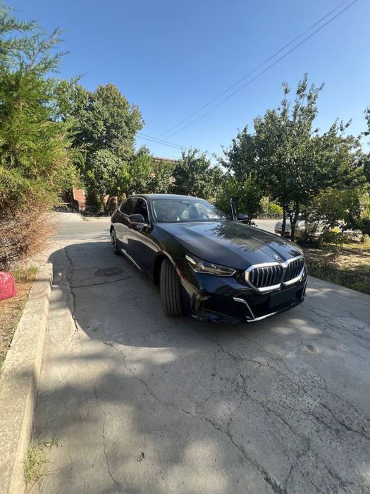 BMW i5 35L 2024 yil dop optsiya full nomer olingan natarus