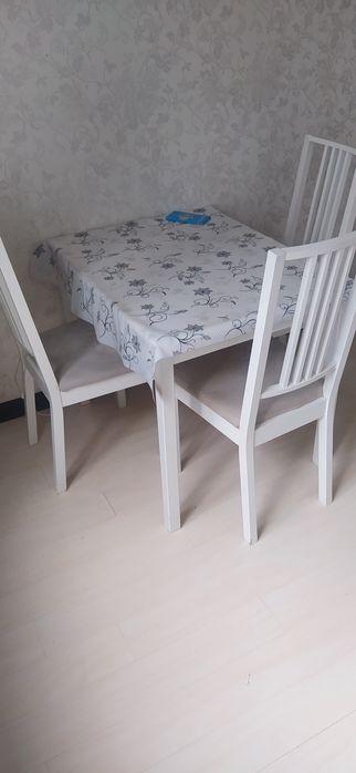 Стол кухонный и 4 стула