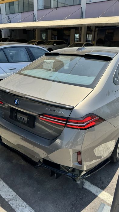Bmw i5 35L monitorli