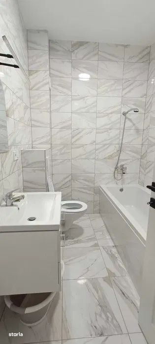 Apartament de 2 camere, decomandat, 40 mp., terasa 25 mp., zona zavoai