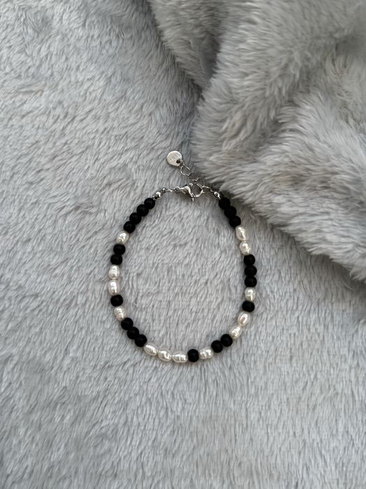 Ръчно изработени гривни от естествени перли, камъни, кристали, стомана