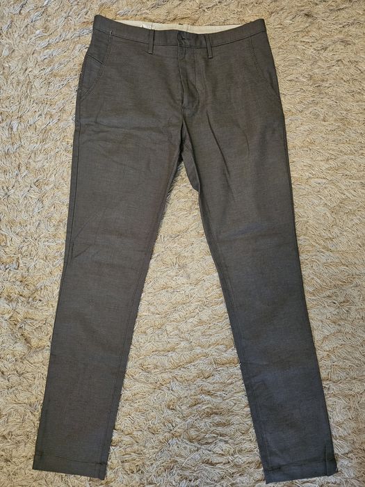 Vand pantaloni de la Zara