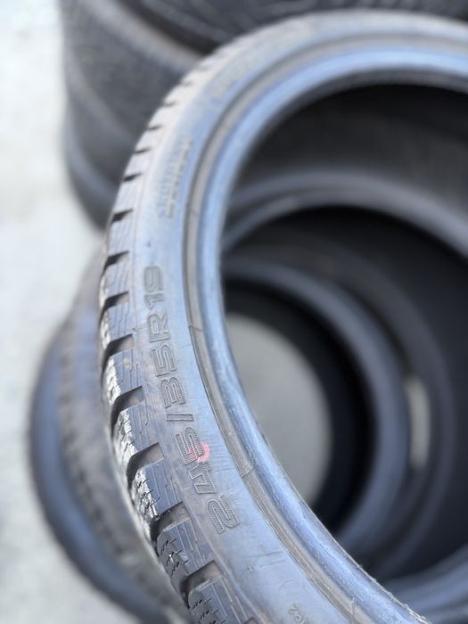 2x 245 35 19 Nokian Snowproof 1