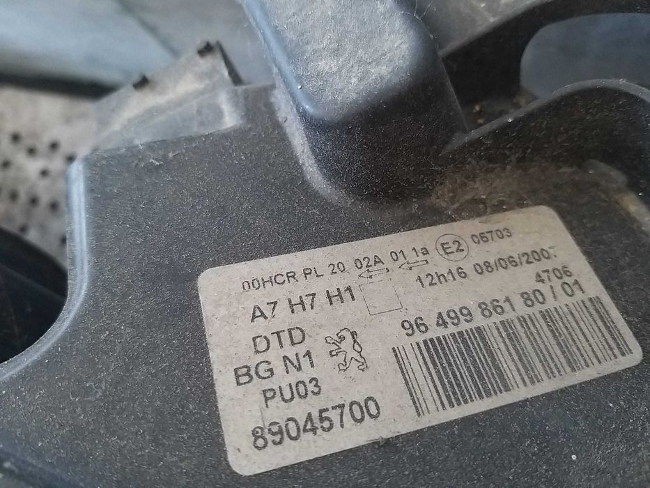 Far dreapta peugeot 207 9649 986180