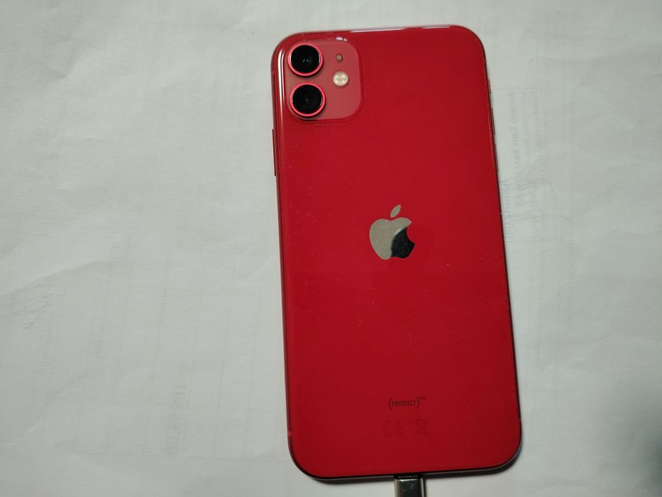 Продавам iPhone 11