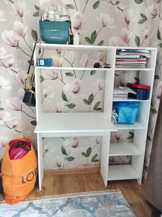 Продам письменный столик и шкаф