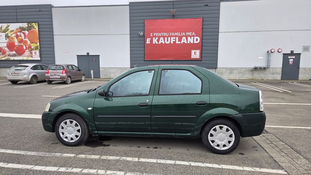 Vand Logan in stare perfectă de funcționare. An 2005 1.4 benzina. AC.