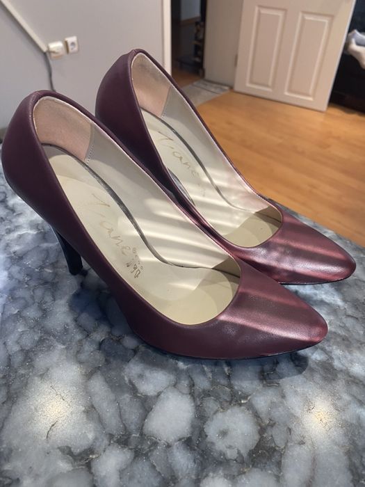 Обувки стилето .