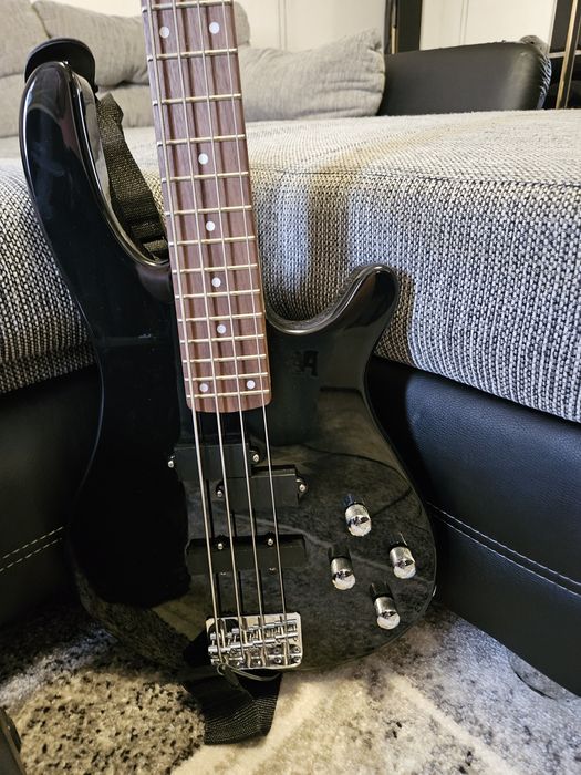 Chitară bas electrică Vision + amplificator – stare foarte bună