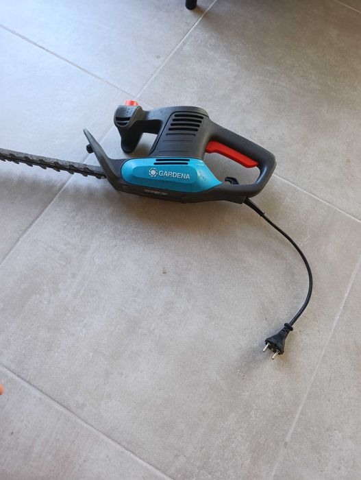 Електрическа ножица за жив плет Gardena