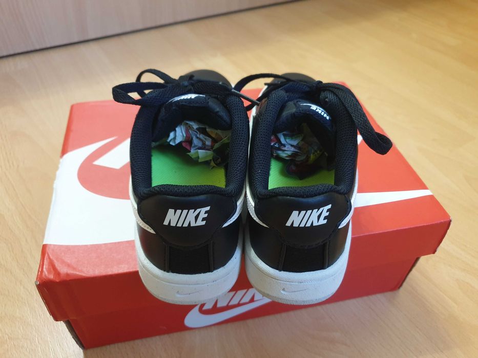 Vand adidasi originali Nike Court Royale 2 marime 36.5 talpic 23.5cm
