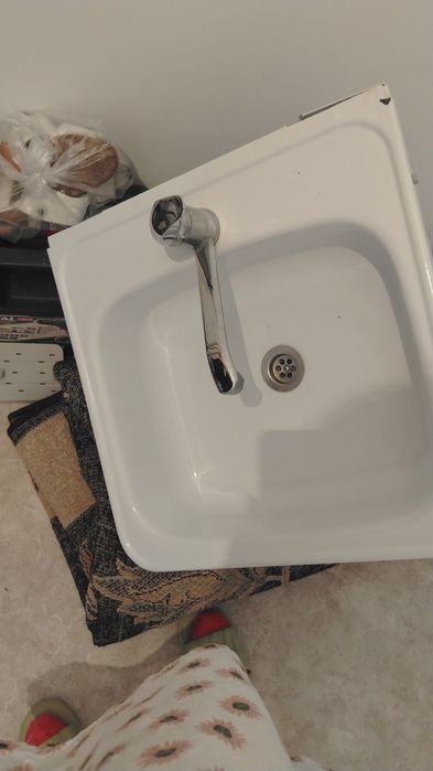 Продам раковину с комплектом (почти новая)
Состояние отличное,
