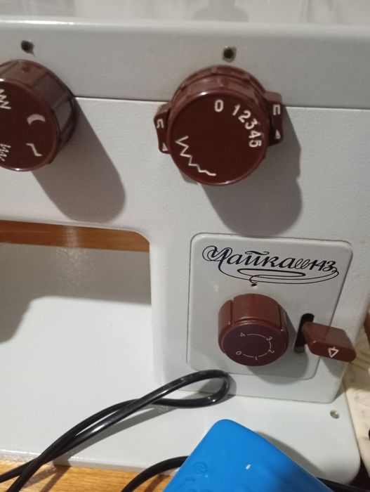 Продам швейную машинку чайка