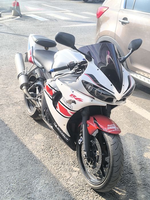 Vând motocicleta Yamaha R6