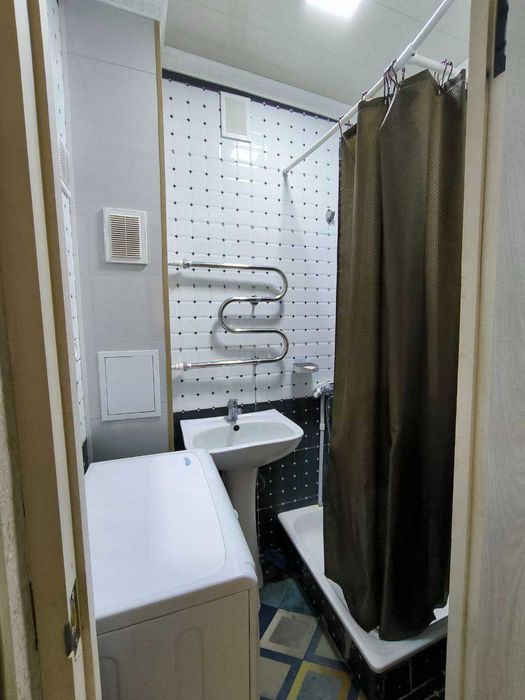 Продаётся своя квартира 1/3/3, кирпич, метро Космонавтов, Цум