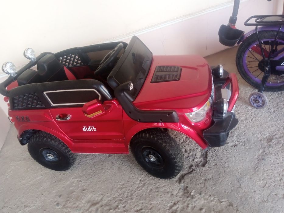 Болалар машинаси сотилади янги хамма нарсаси бор куп хайдамаган