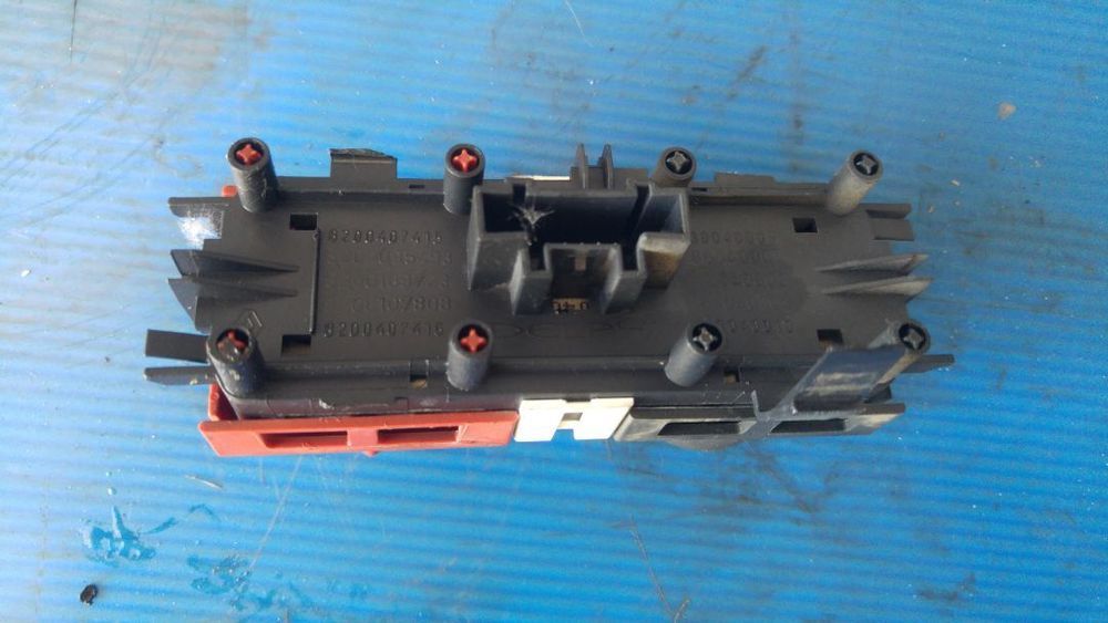 buton avarie inchidere centralizata renault megane 2 2007 8200407415