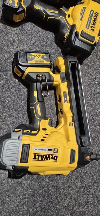 Dewalt pistol de cuie pe acumulator