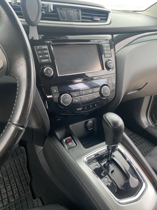 Продавам Нисан Кашкай