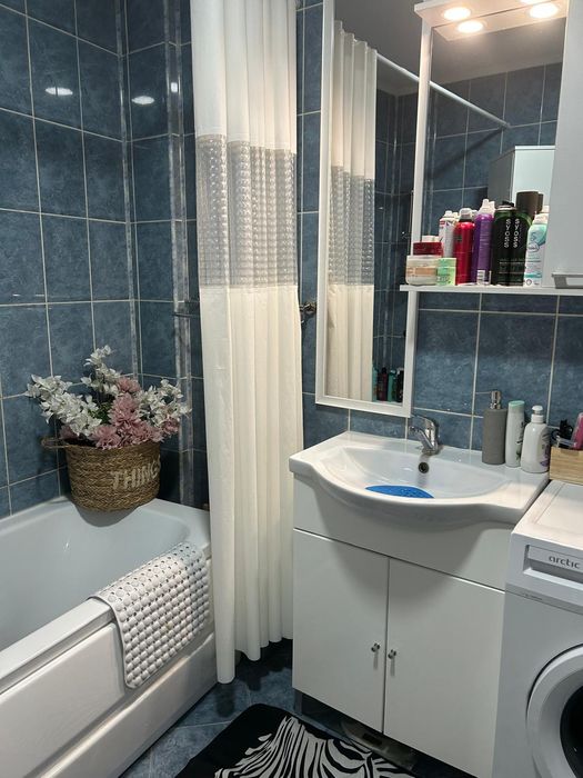 Vând apartament ultra central cu 3 camere  etaj 2