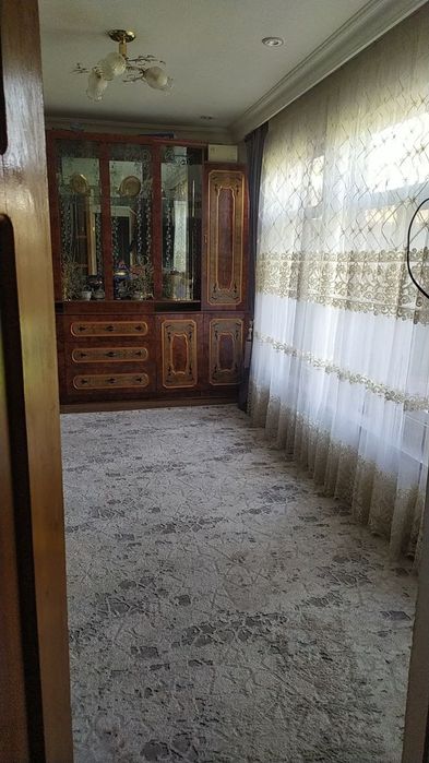 Uy sotiladi. Yakkasaroy