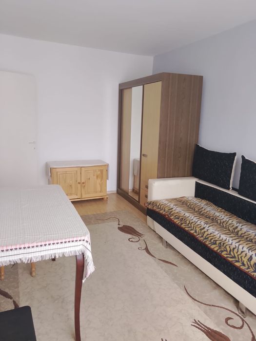 Inchiriez garsoniera